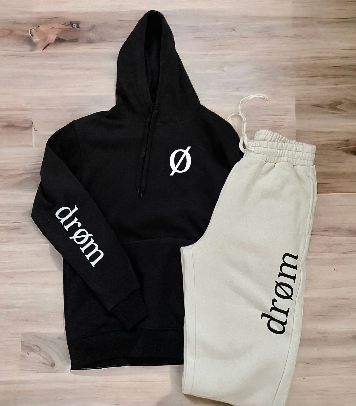 Tracksuit - Logo - Black top - Sand pants